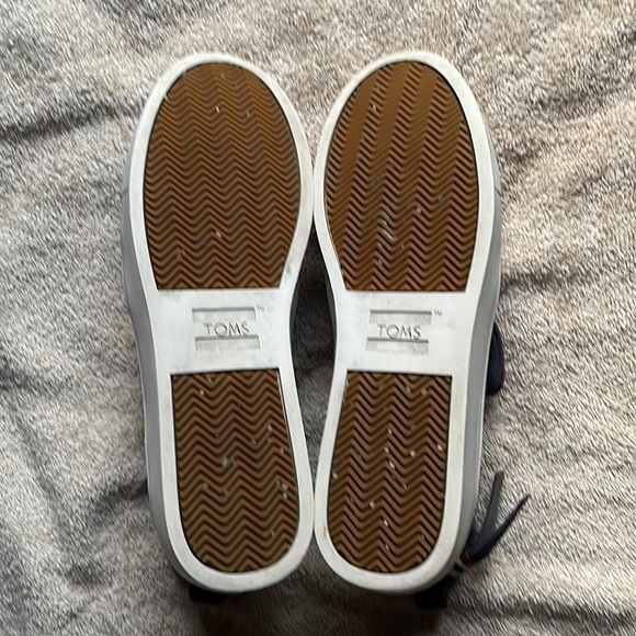 Toms size 9.5 gray suede ankle boots. - Picture 5 of 7